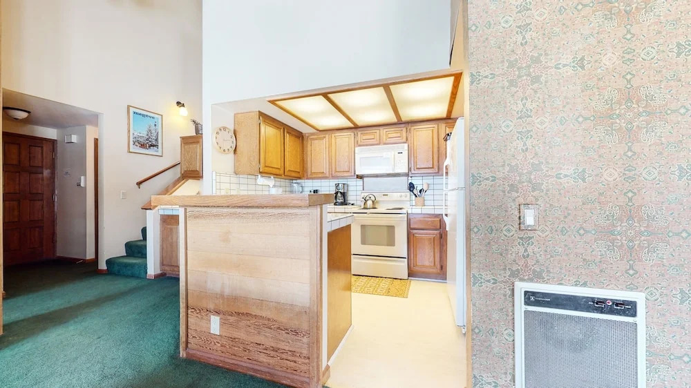 Sierra Megeve 8 Cozy Yet Spacious Condo, Just A Short Walk To Canyon Lodge by RedAwning