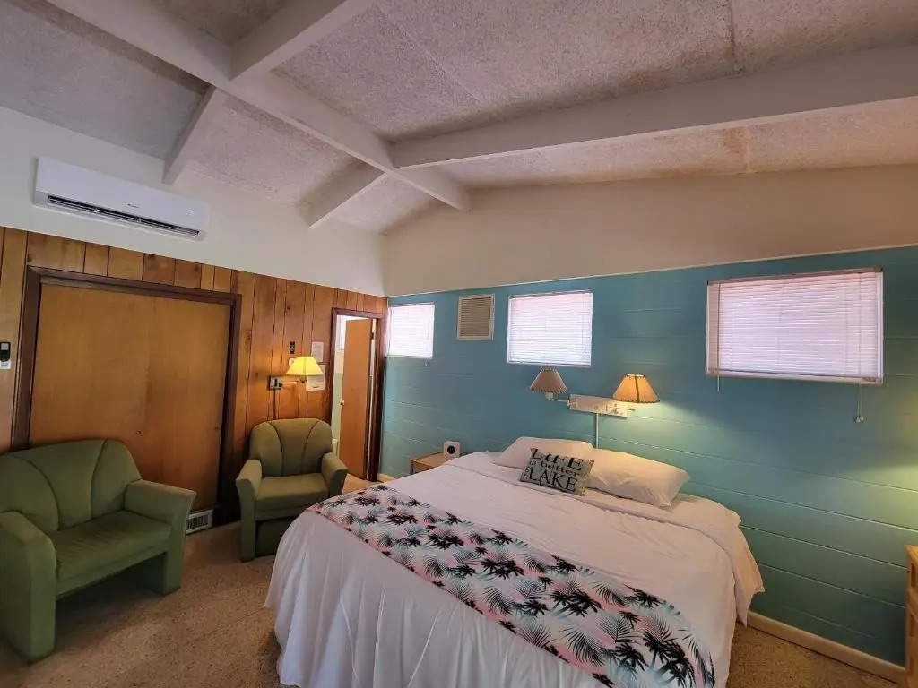 Tropical Marina & Resort on Lake Beresford