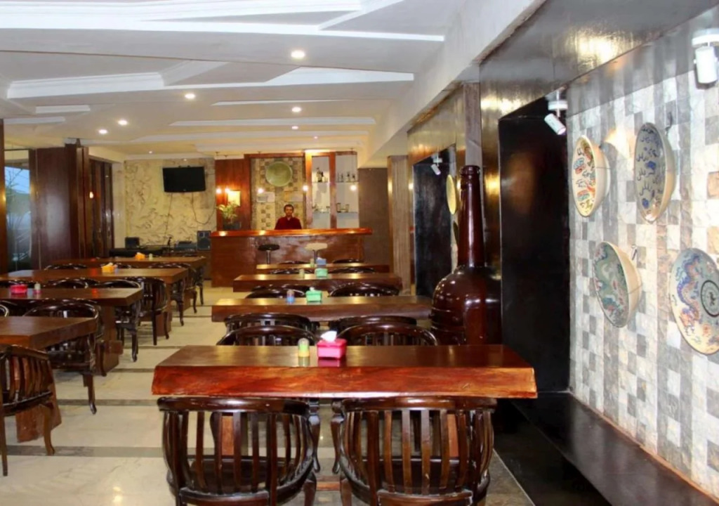 Albis Hotel