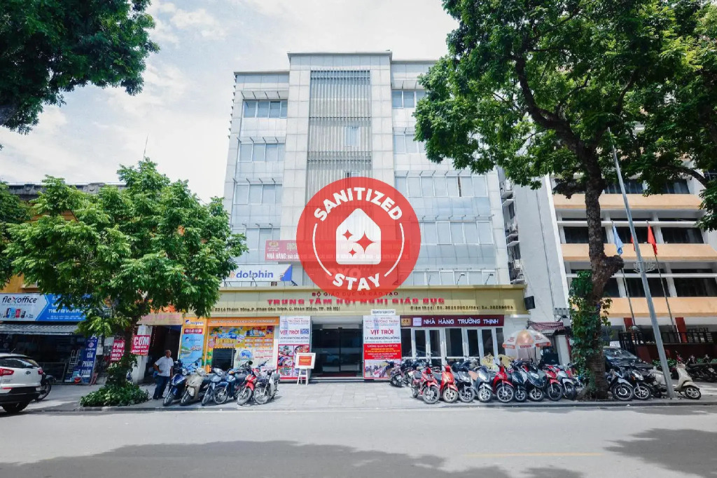Moet Hotel by OYO Rooms