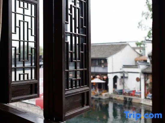 Floral Lux Hotel·Yafei Hotel (Nanxun Ancient Town Baijianlou)
