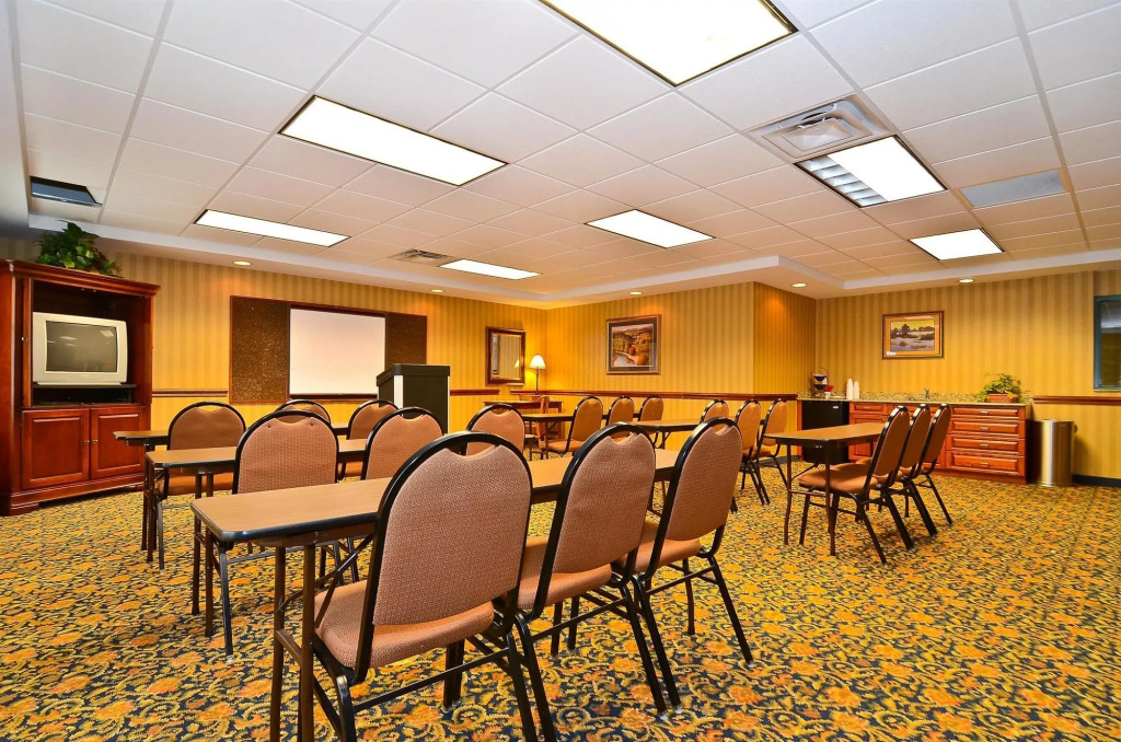 Executive Inn & Suites
