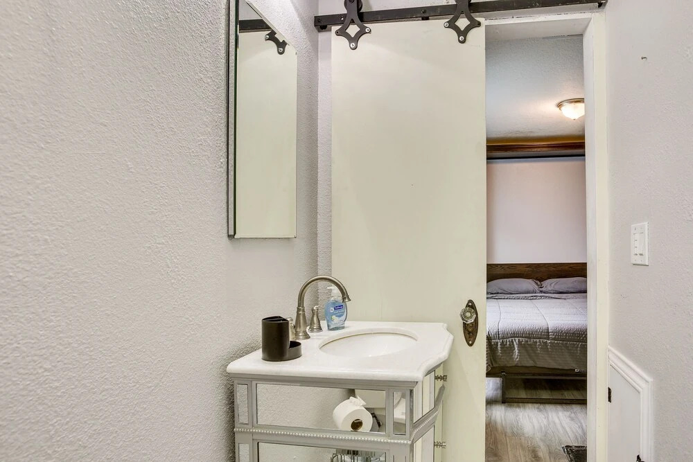 Galveston Cottage ~ 1 Mi to Beach: Pet Friendly!