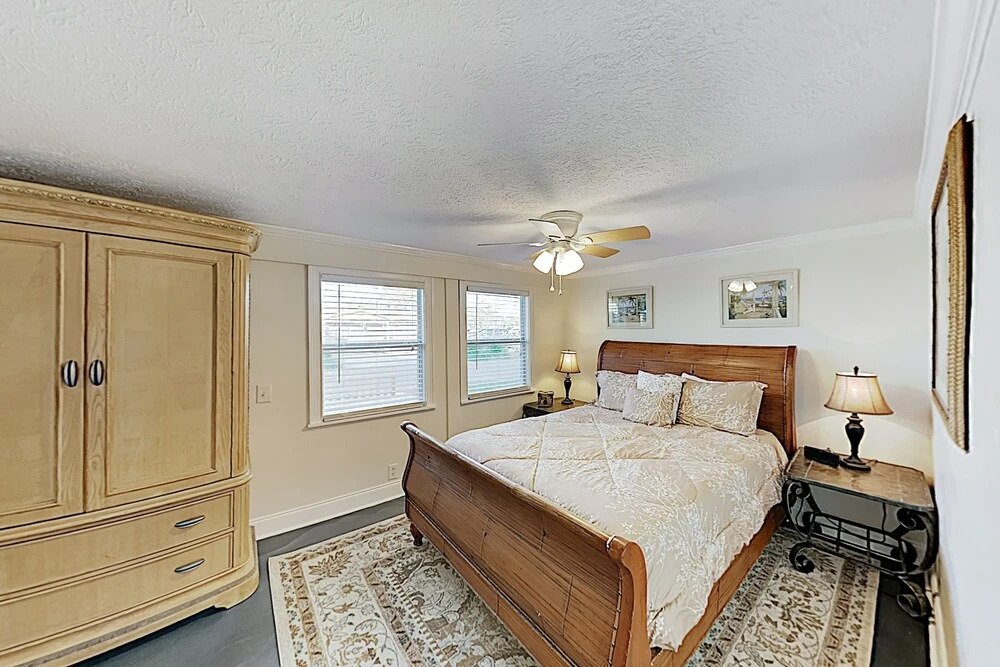 Newly Updated - Walk To Beach & Lagoon! 2 Bedroom Duplex
