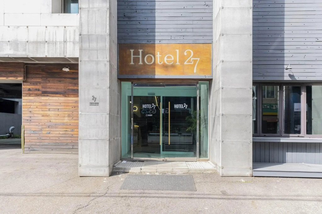 Hotel27