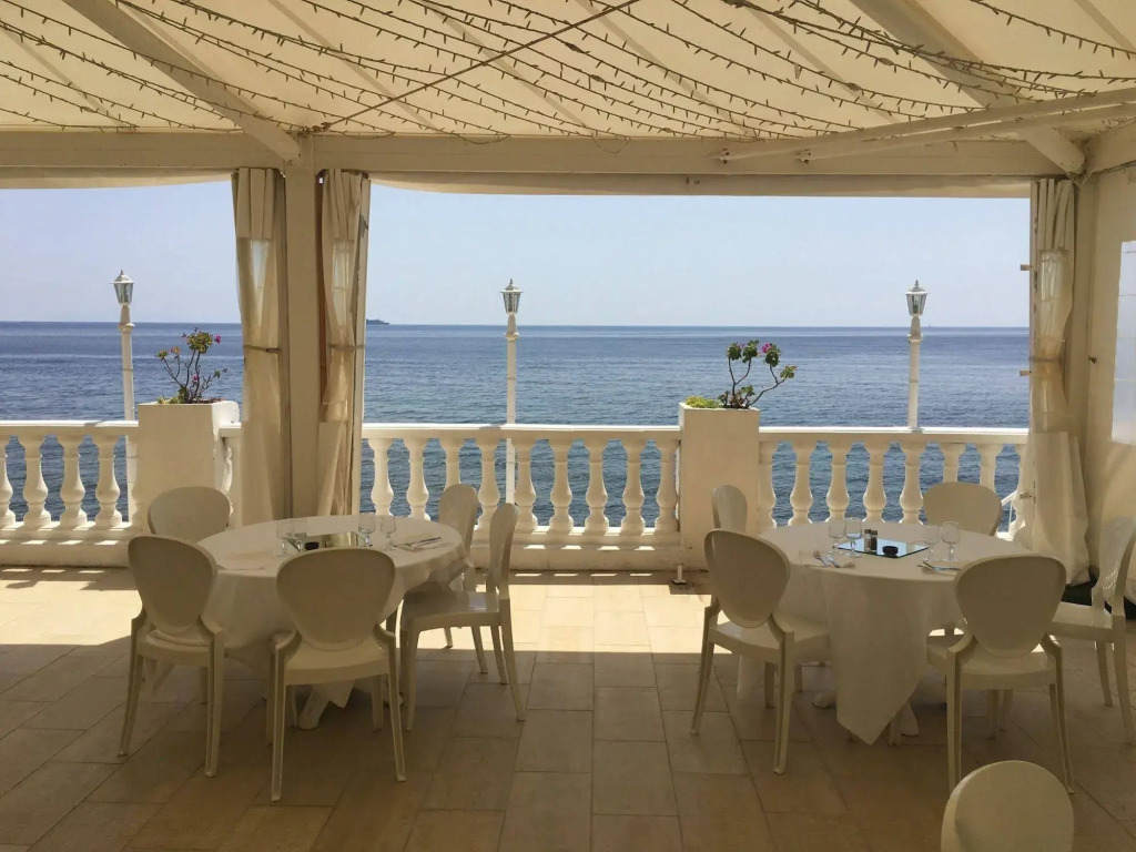 Hotel Ariana