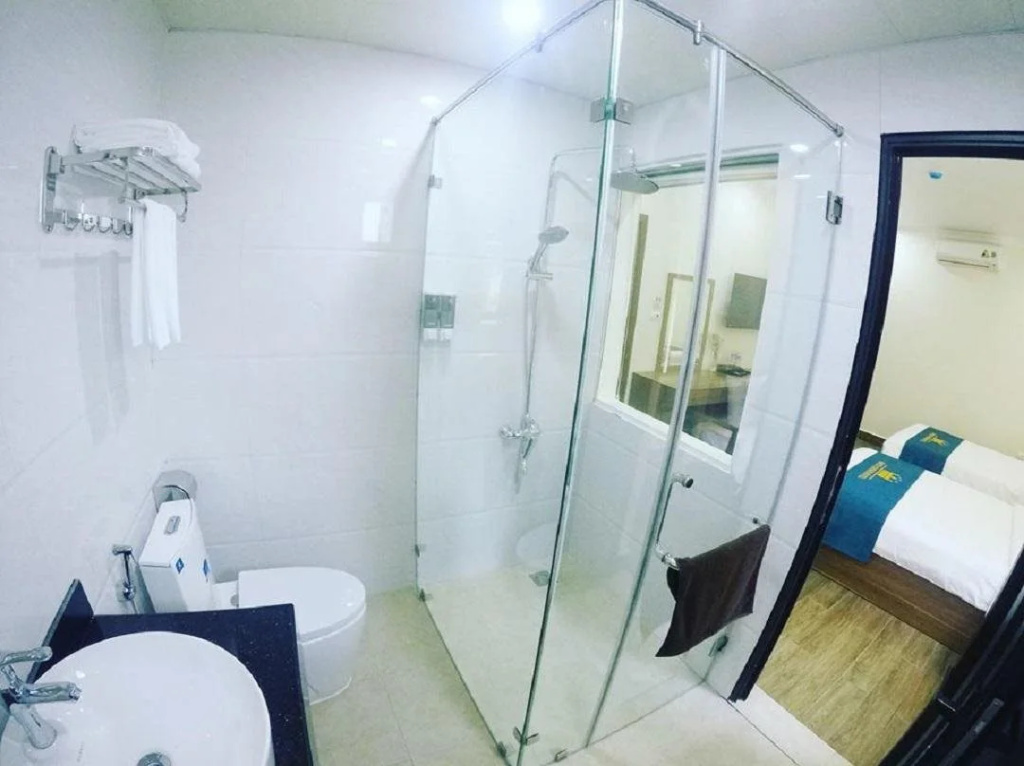 White Crown Hotel