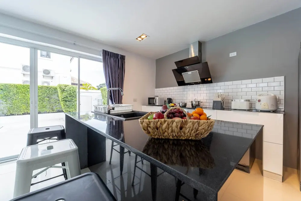 Modern 4 Bedroom Pool Villa in Good Location VY