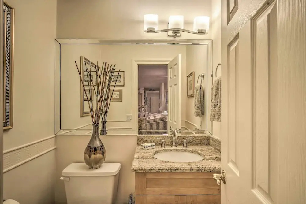 Spacious Naples Home < 1 Mi to Vanderbilt Beach!