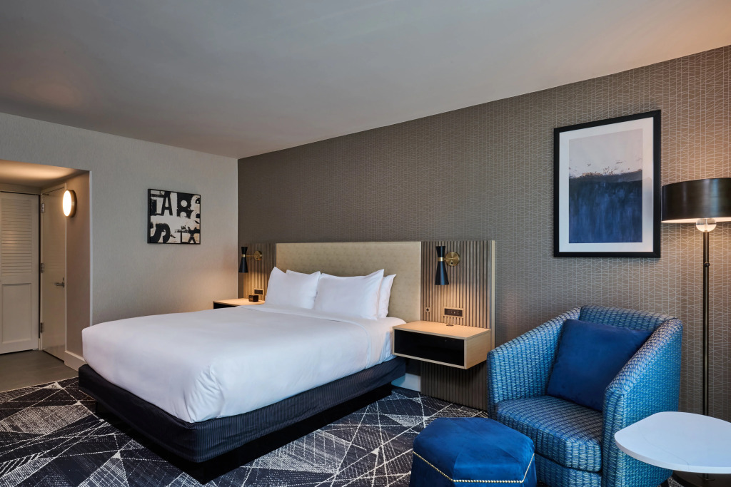 DoubleTree by Hilton Newark-Fremont