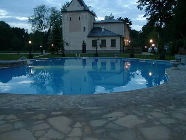 Dwor Ostoya Airport Hotel