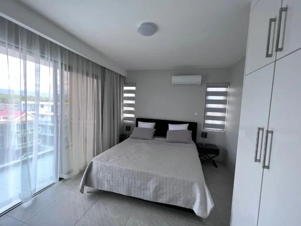 3BD Luxury Penthouse, Big Terrace, 5min from beach
