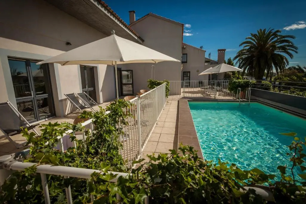 Hôtel les jardins du canal - piscine chauffée - solaire eco responsable - parking - garage - bornes électriques - accueil vélos - kids friendly
