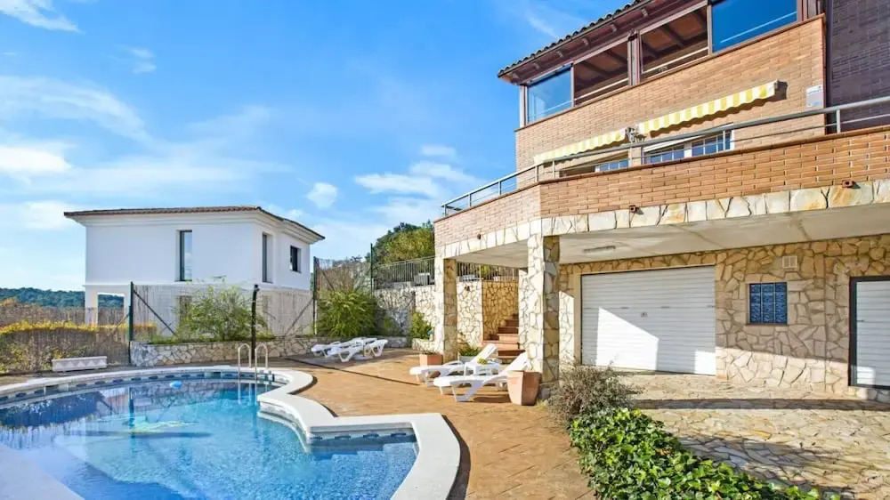 Sotet in Vidreres With 4 Bedrooms and 2 Bathrooms