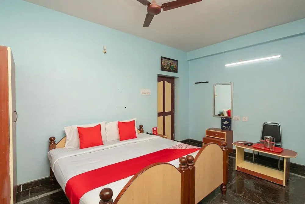 Oyo 39877 Cs Residency