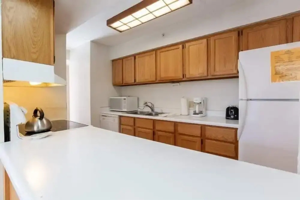Sizeable Condo Free WiFi & Uncovered Parking by RedAwning