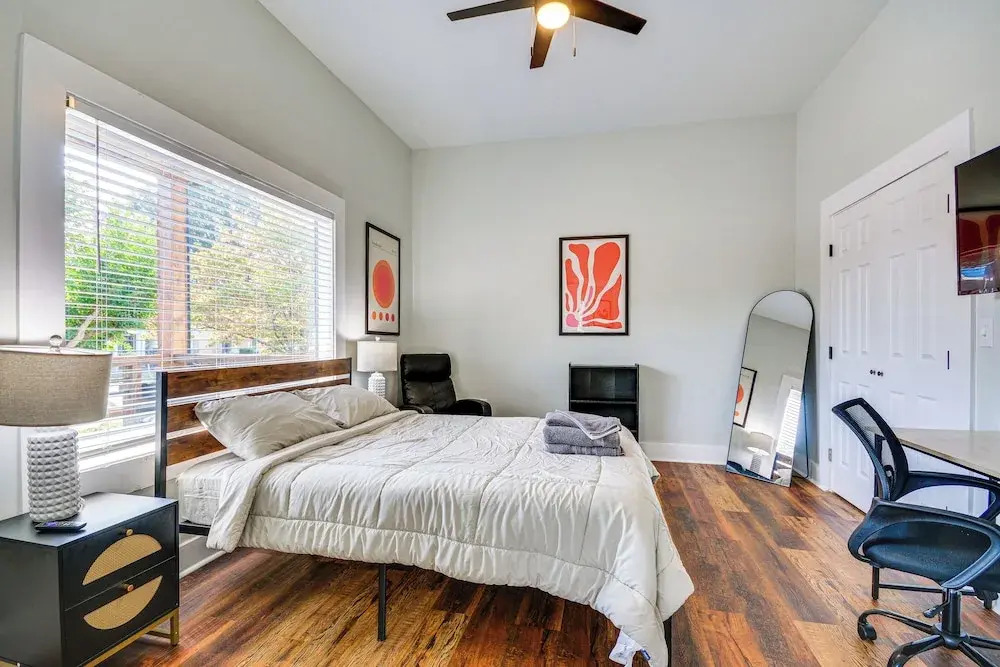 College Hub 1 Mi to Dtwn: Greensboro Group Escape
