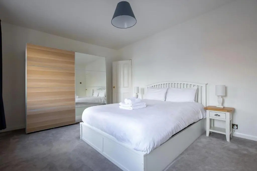 Contemporary Home in Friendly Easton