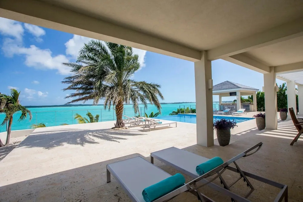5 BR Waterfront Villa On Chalk Sound Blue Water