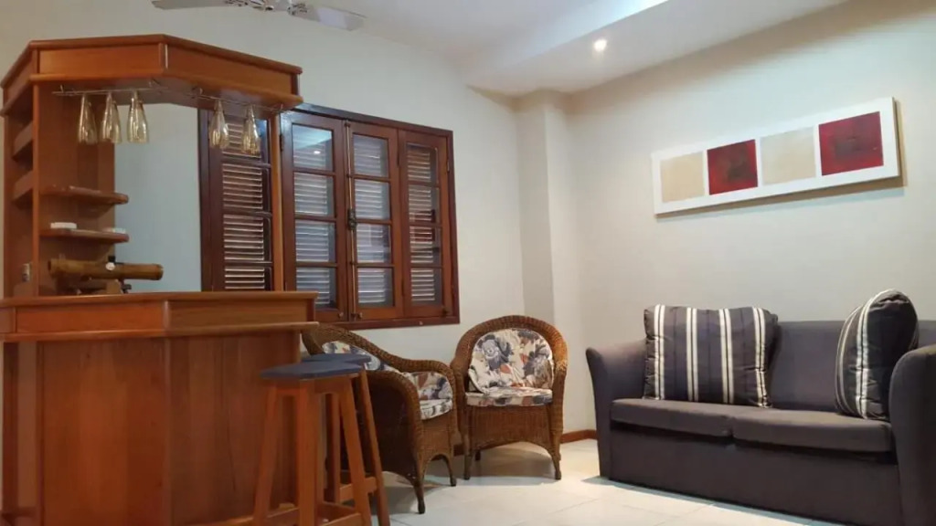 Casa Banho de Mar à 1 quadra da praia com Piscina, Wi-Fi e Ar condicionado
