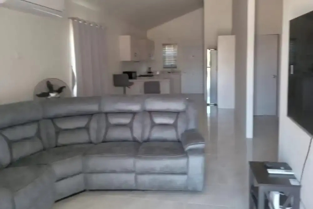 Beach-view 2 Bed Apartment Sleeps 4 - Free Parking