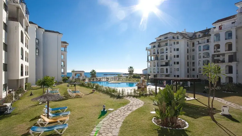 Lovely 2-bed Apartment in Marina de la Duquesa