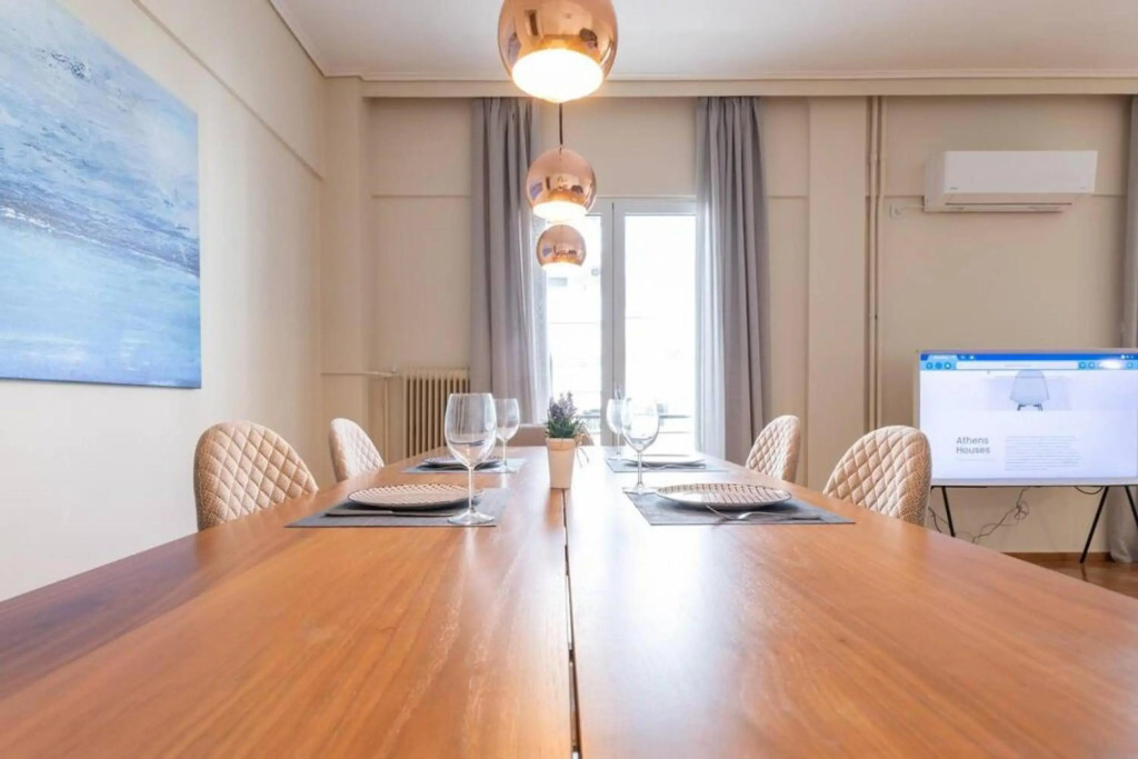 Amfitritis top floor apartment at Palaio Faliro
