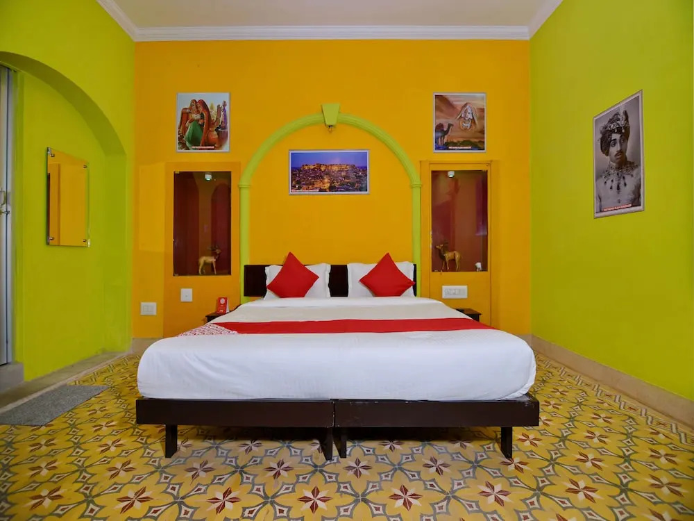 OYO 15984 Crown Plaza Heritage