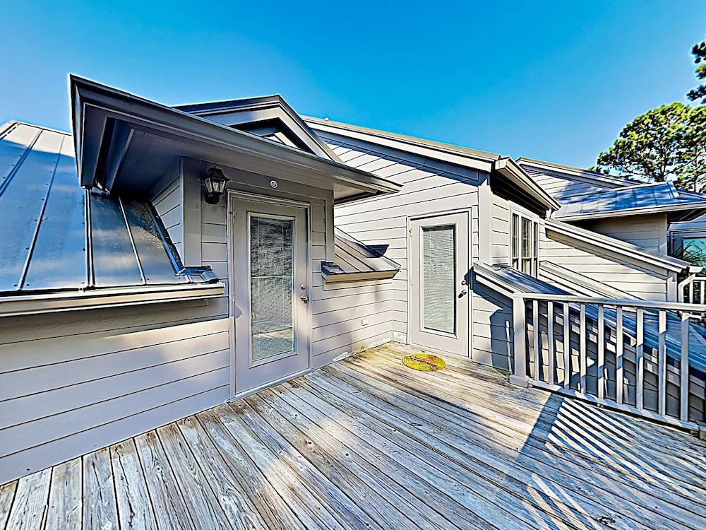 New Listing! Beach Chic Townhouse W/ Pool Access Townhouse