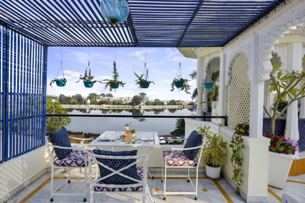 Swaroop Vilas - Lake Facing Boutique Hotel