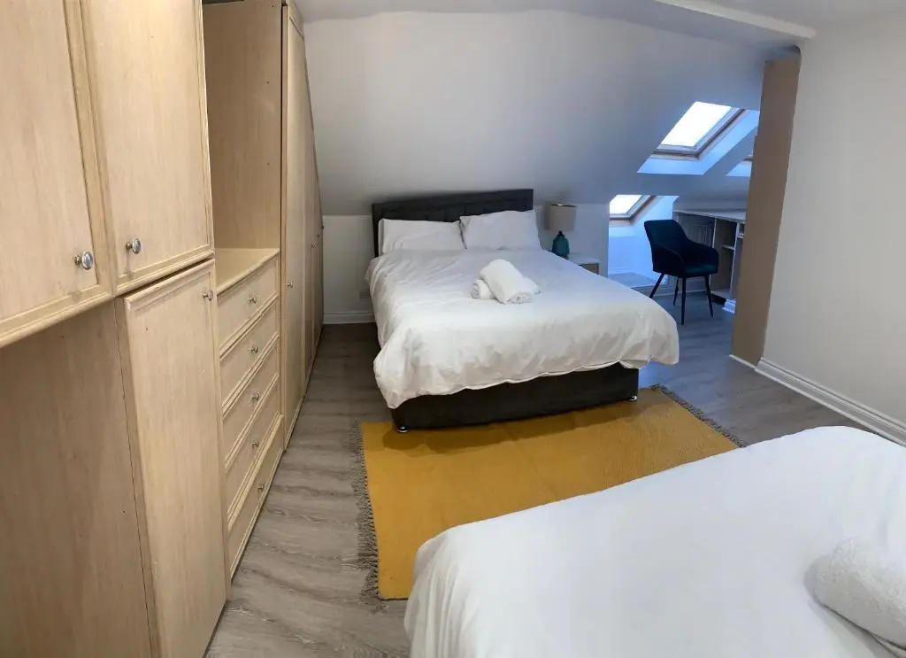 Beautiful 4 ensuite Bedroom House, Free wifi, parking, Family, Corporate, Contractors