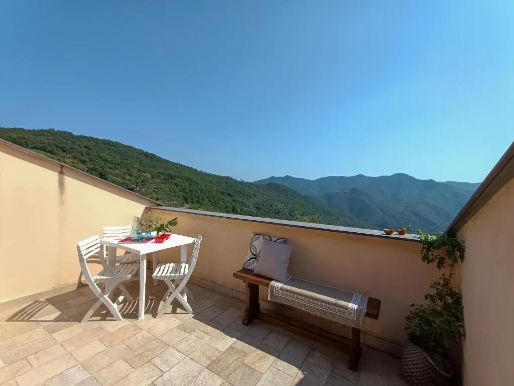 ALTIDO Great Flat with Terrace and Amazing Hills View