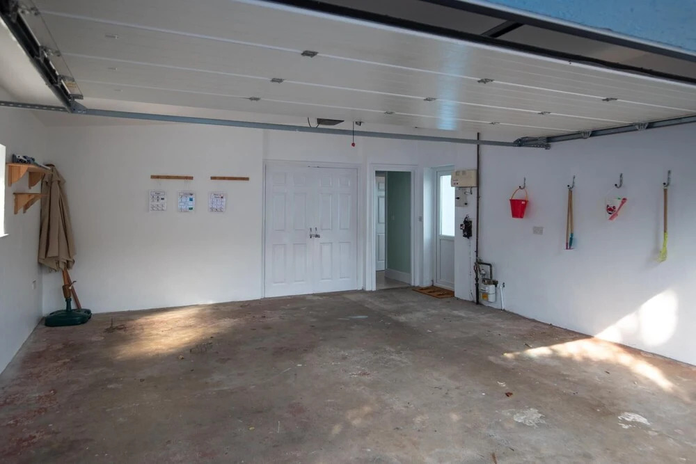 Sunningdale - Beach Side Cottage, Sea Views, Parking