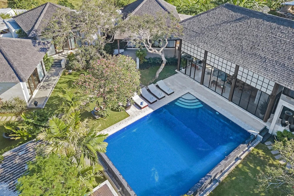 Finns Beach Villa Canggu