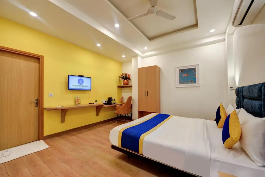 OYO Rooms 813 near Omaxe City Centre