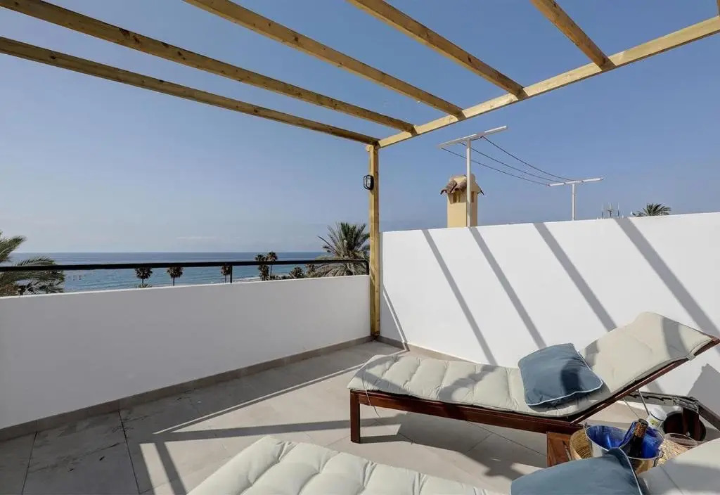 Renovated townhouse San Roque 91