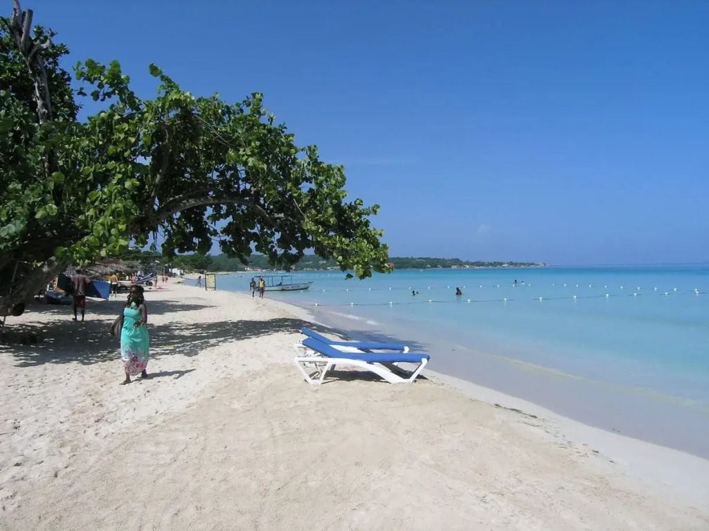 Sunrise Club Hotel