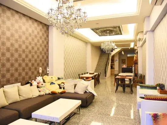 Fall In Love With Paris Hostel