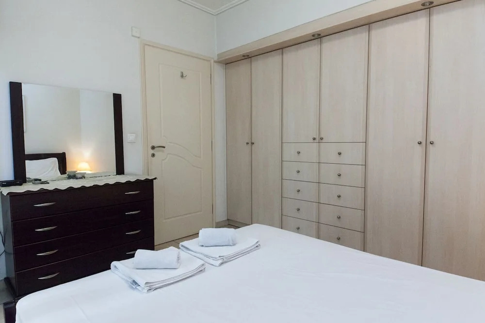 Scenic Balcony Apt in Vibrant Petralona