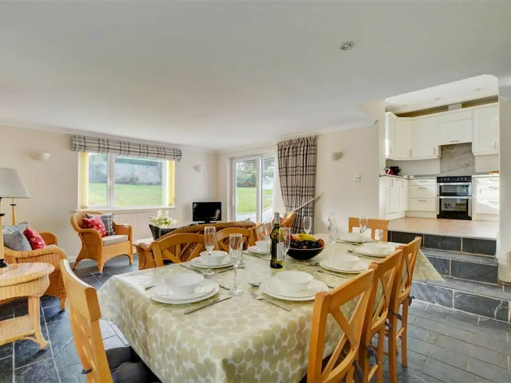 Luxurious,detached Holiday Home With Three Bathrooms and Parking