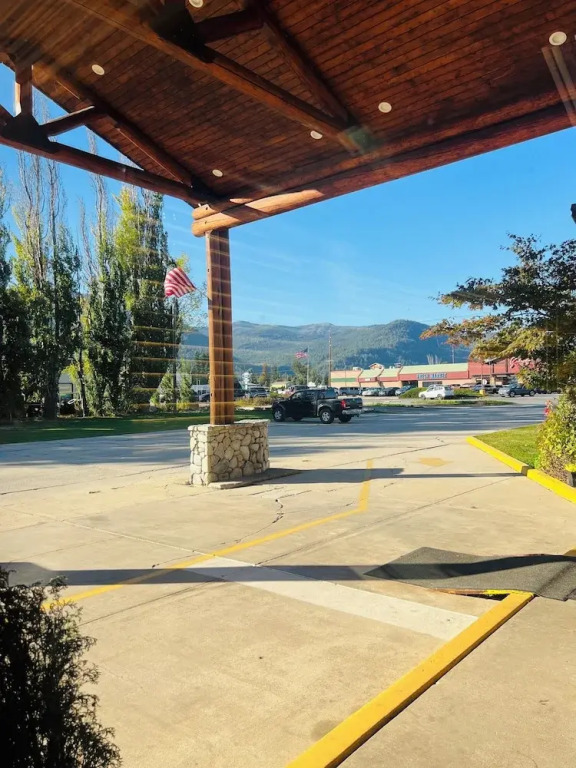 Sandpoint Inn