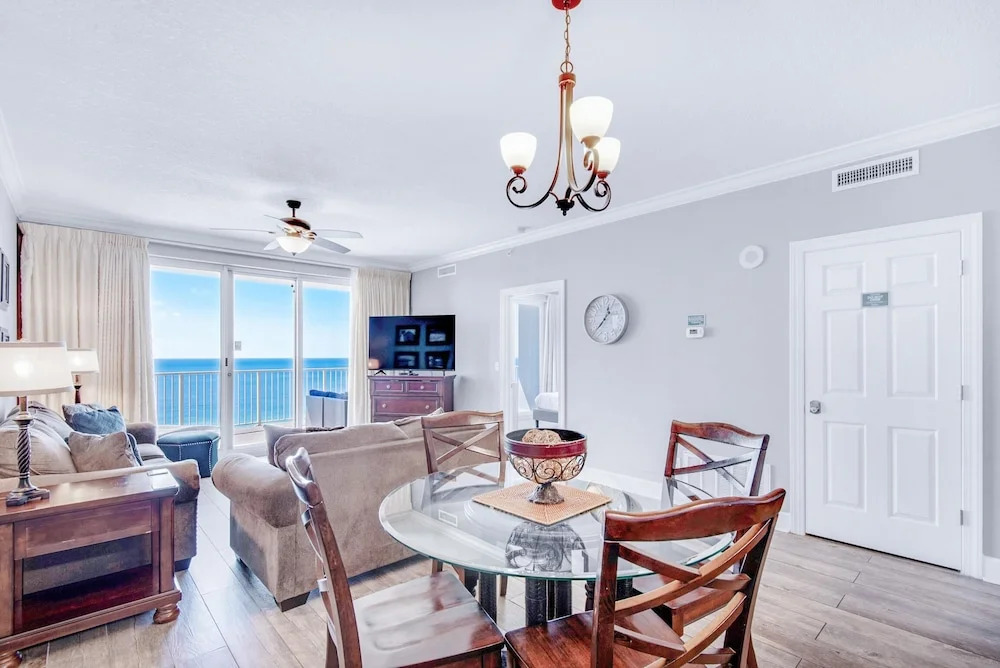 Twin Palms 1701
