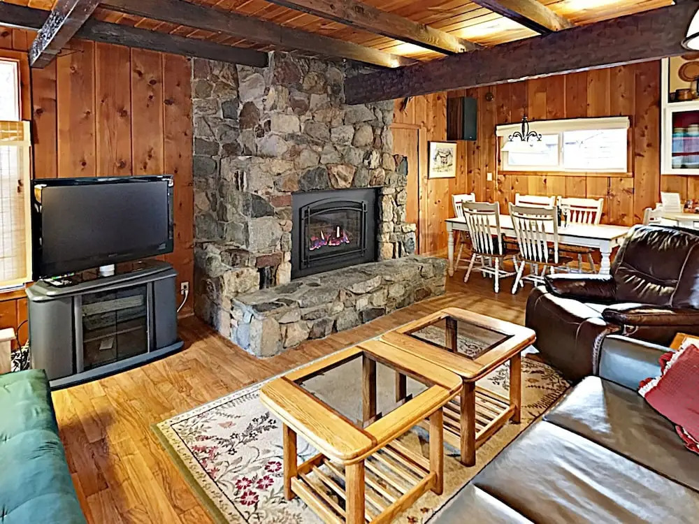 Becky's Boathouse 3BR by RedAwning