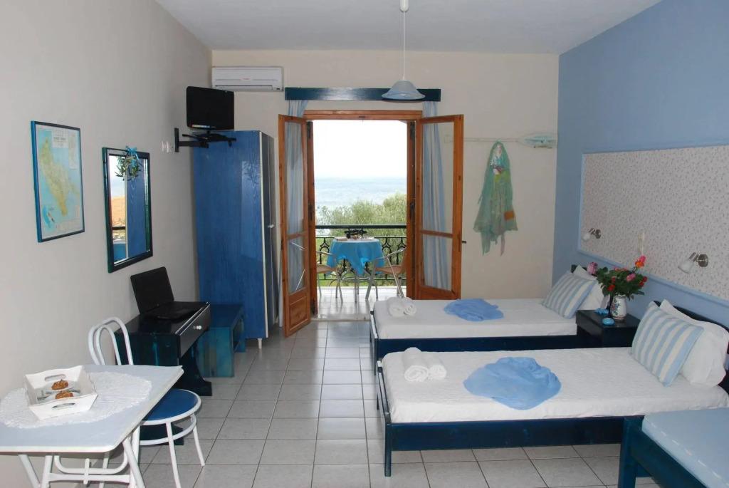 Kavos Psarou Studios & Apartments