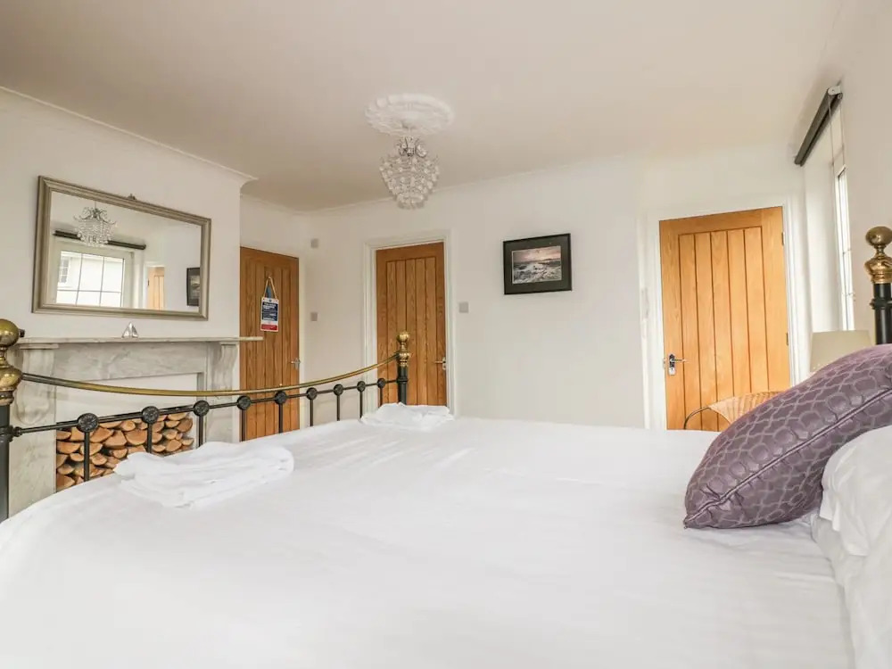Apartment 1, Trearren