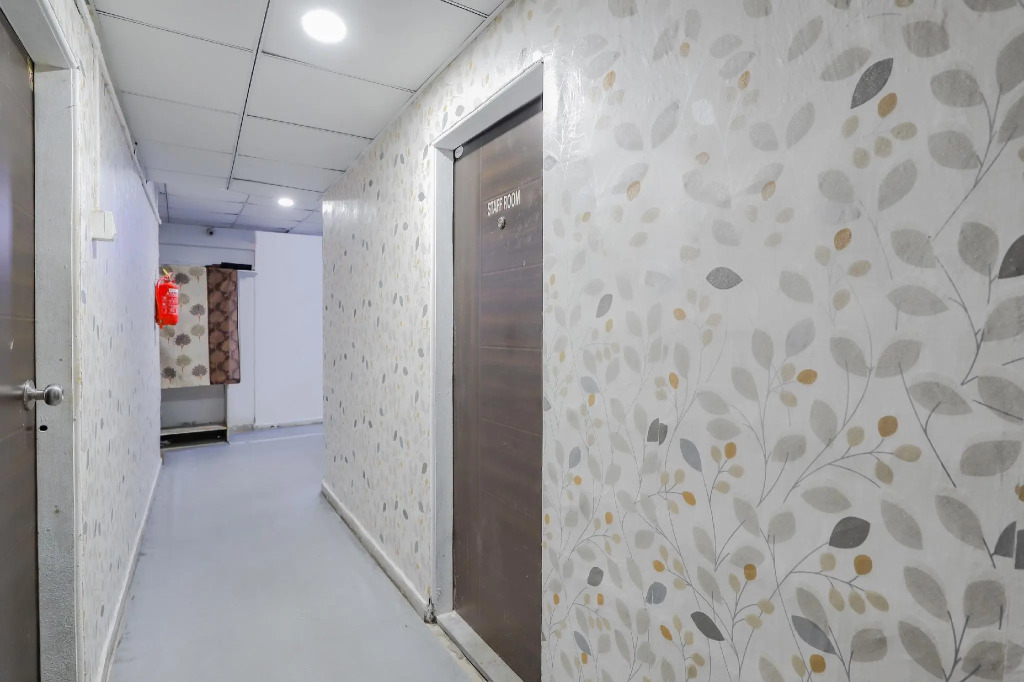 OYO 79236 Hotel Laksh