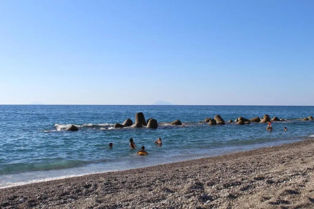 90 secondi dal letto al mare