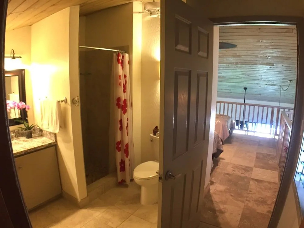 Lower Honoapiilani Condo #208 2 Bedrooms 2 Bathrooms Condo