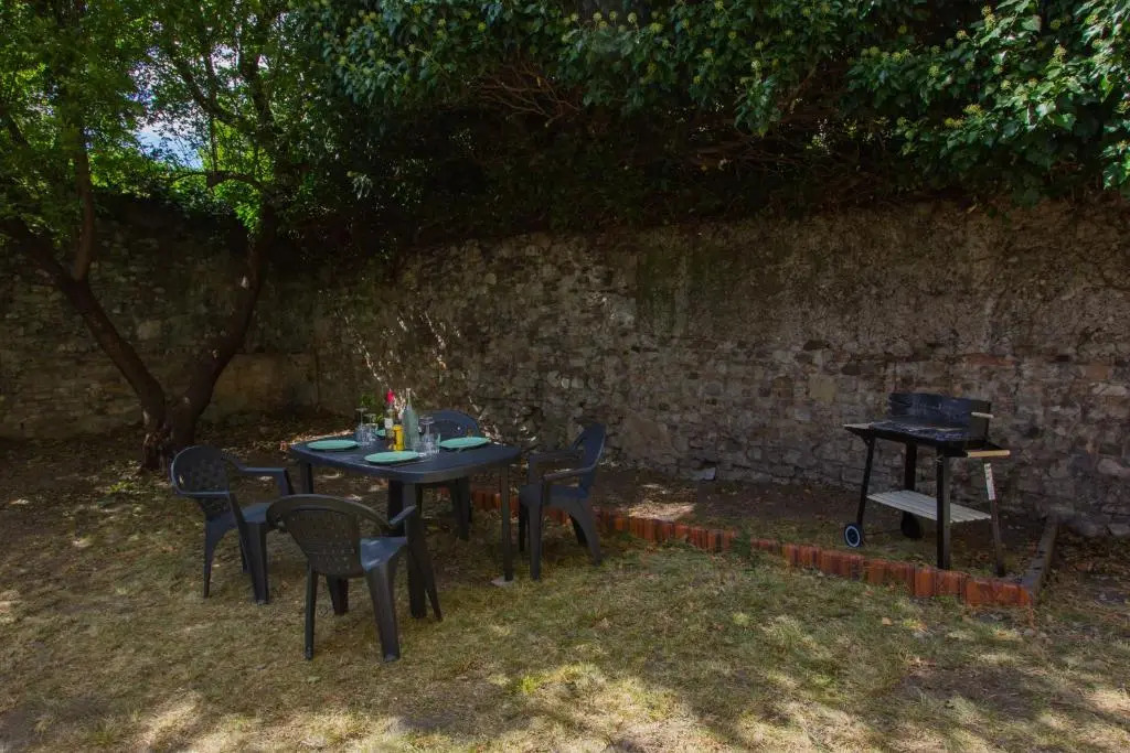 Le 62 - Spacieux T2 - Garage Gratuit, Jardin, Tram