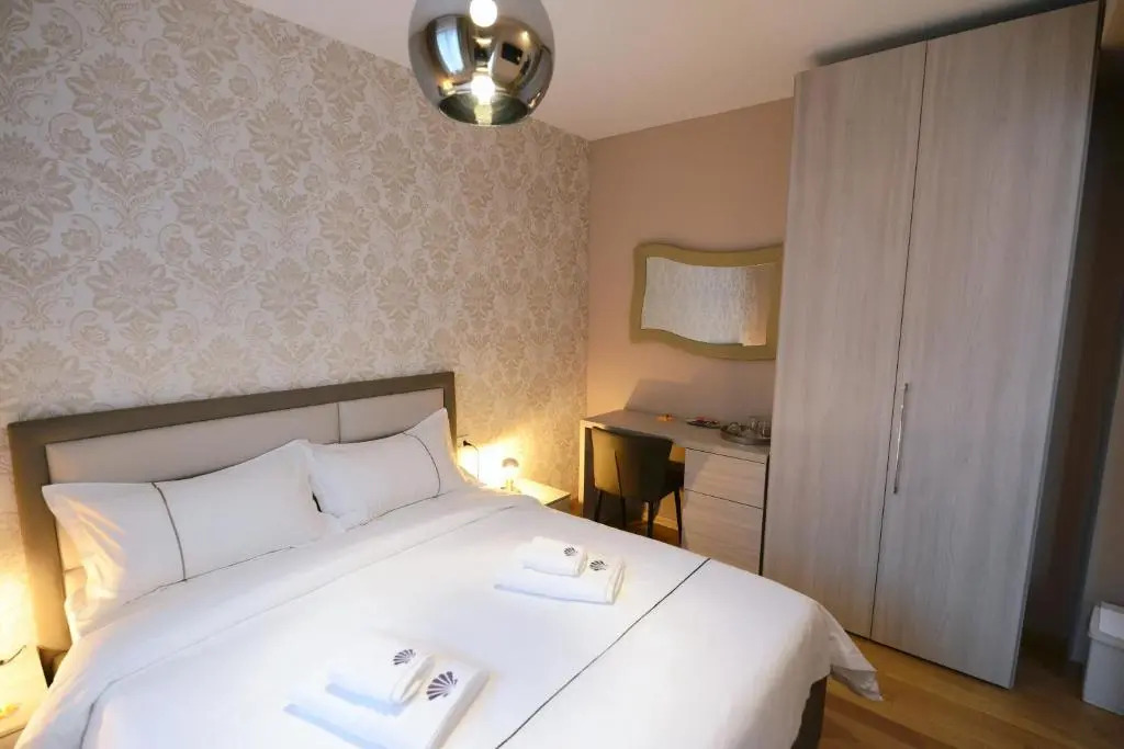 Tonio Rooms